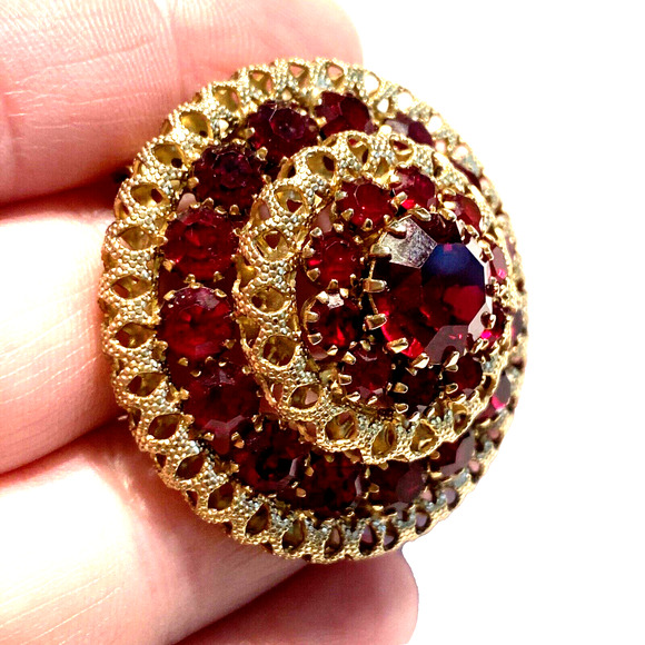 Vintage Mid Century Brooch Gold Red Glass Rhinestones Stacked Dimensional Round - Picture 5 of 9